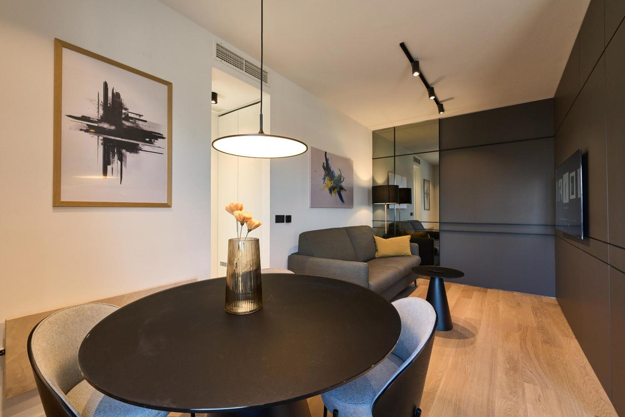 Noir Penthouse Terrace By Irundo Appartement